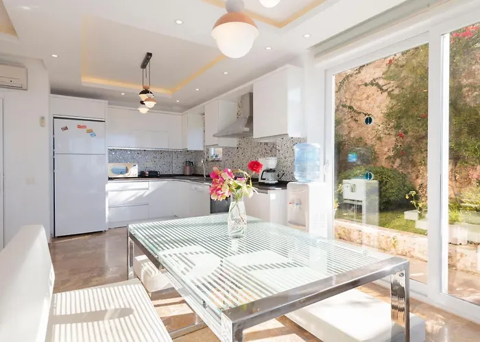 4 Bedroom Luxury In With Great Sea Views