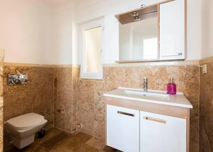 4 Bedroom Luxury In With Great Sea Views Villa *