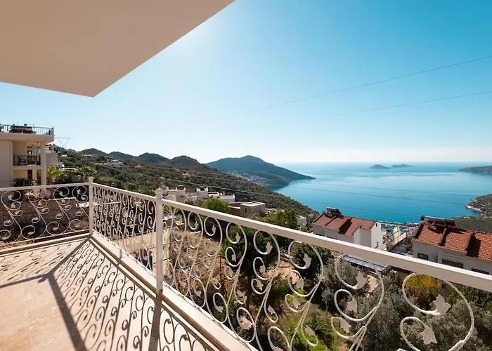 4 Bedroom Luxury In With Great Sea Views