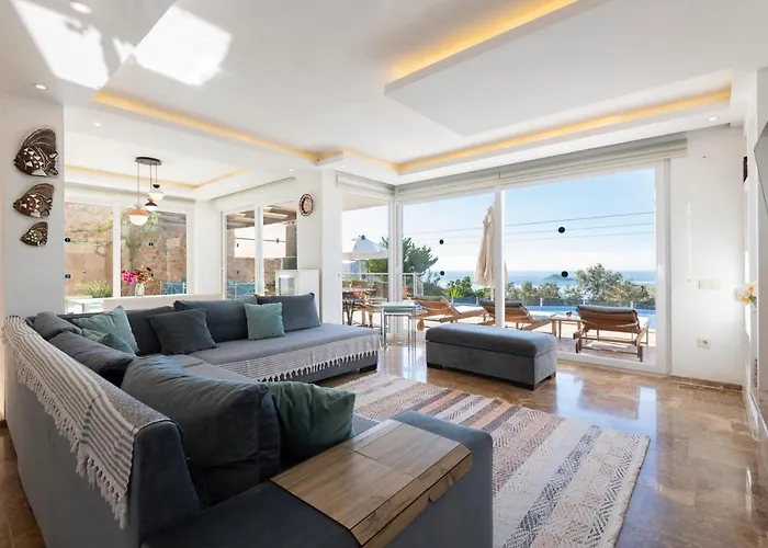 4 Bedroom Luxury In With Great Sea Views *