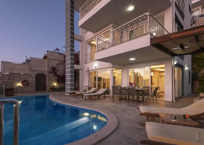 4 Bedroom Luxury In With Great Sea Views Villa *