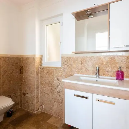 4 Bedroom Luxury In With Great Sea Views Villa *