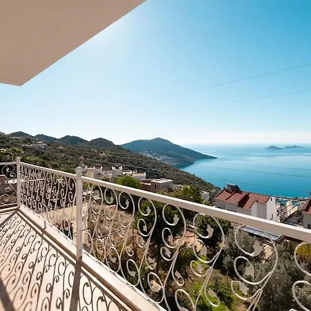 4 Bedroom Luxury In With Great Sea Views