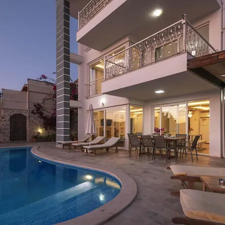 4 Bedroom Luxury In With Great Sea Views Villa *
