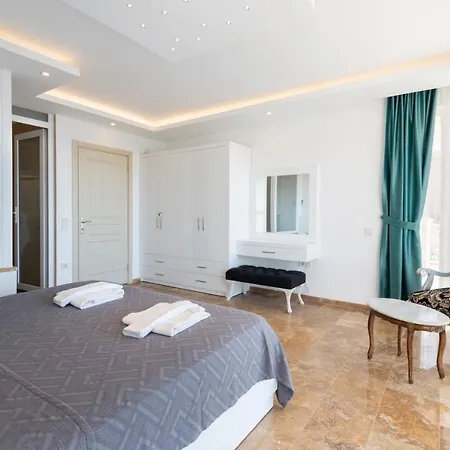 Villa 4 Bedroom Luxury In With Great Sea Views