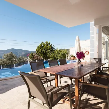 4 Bedroom Luxury In With Great Sea Views